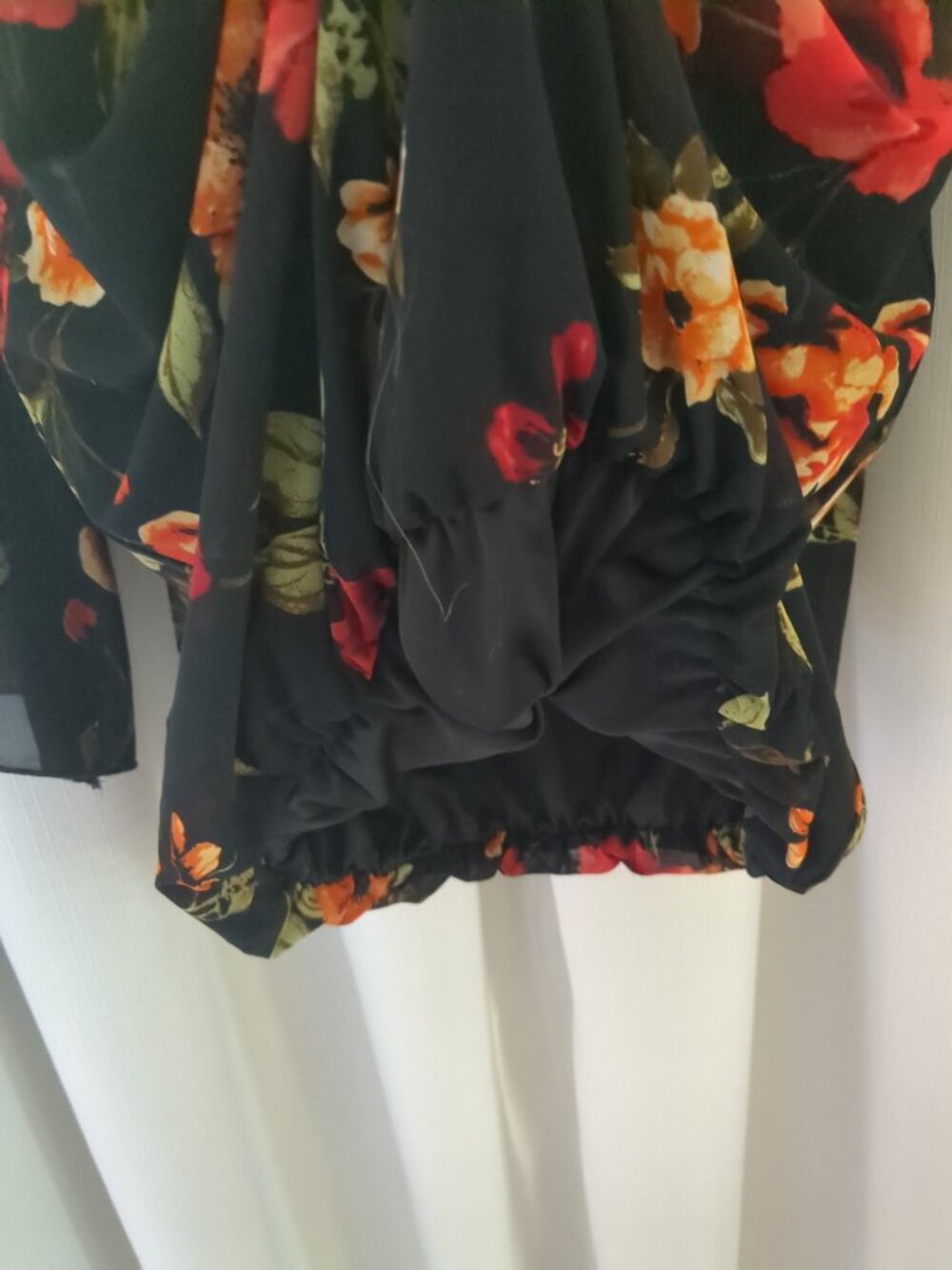 M Black Blouse / Top  with Red & Orange Flowers Green Petals - Picture 10 of 12